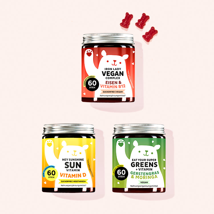 3er Set "Green Iron Boost" bestehend aus den Iron Lady Vegan Vitamins mit Eisen, den Hey Sunshine Sun Vitamins mit Vitamin D sowie den Eat your Super Greens Vitamins mit Gerstengras von Bears with Benefits