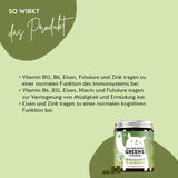 So wirken die Eat your Super Greens Vitamine mit Gerstengras: ,Vitamin B12, B6, Eisen,Folsäure und Zink tragen zu einer normalen Funktion des Immunsystems bei. Vitamin B6, B12, Eisen, Niacin und Folsäure tragen zur Verringerung von Müdigkeit und Ermüdung bei. Eisen und Zink tragen zu einer normalen kognitiven Funktion bei.