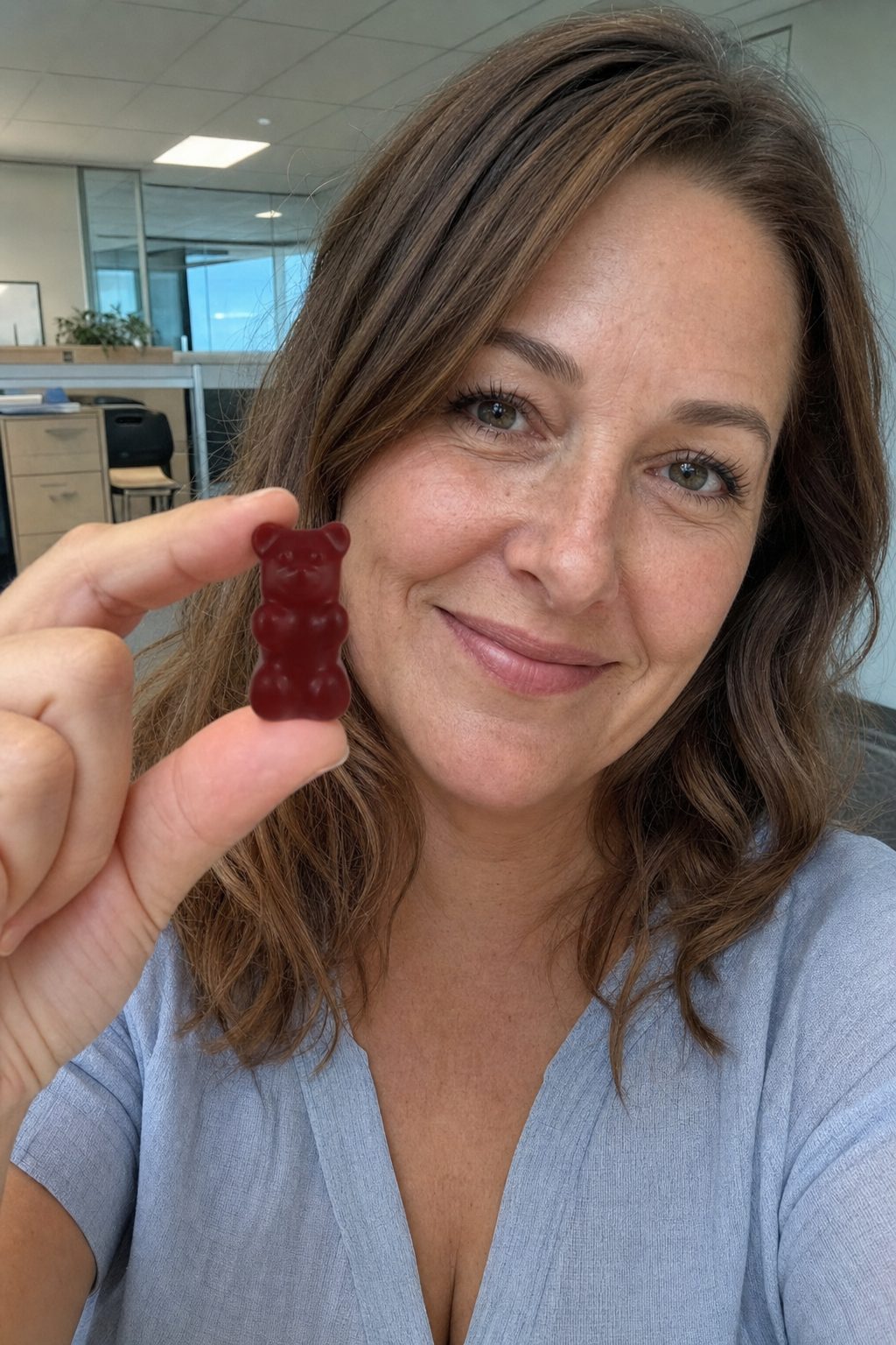 Frau mit einem Snack Smart-Bärchen